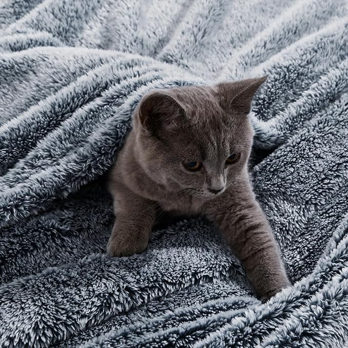 Exclusivo Mezcla Plush Fuzzy Fleece Throw Blanket Extra Large, Super Soft, Fluffy and Warm Blankets for Couch, Bed, Suitable for All Seasons (50x70 Inches, Mixed Navy Blue)