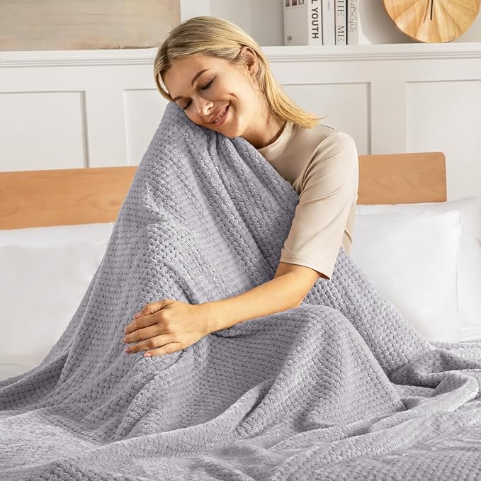 Exclusivo Mezcla Fleece Bed Blanket Twin Size, Super Soft and Warm Blankets for Couch, Sofa and Bed Waffle Textured, Cozy, Fuzzy and Lightweight (Light Grey, 60x80 inches)