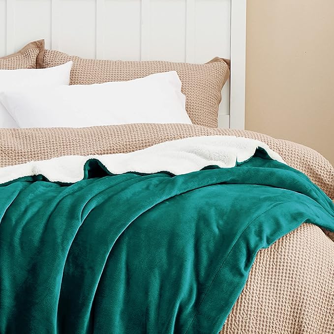 Bedsure GentleSoft Sherpa Fleece Throw Blanket for Couch - Thick and Warm Throw for Women and Men, Soft Fuzzy Plush Christmas Blanket for Winter, Forest Green, 50x60 Inches