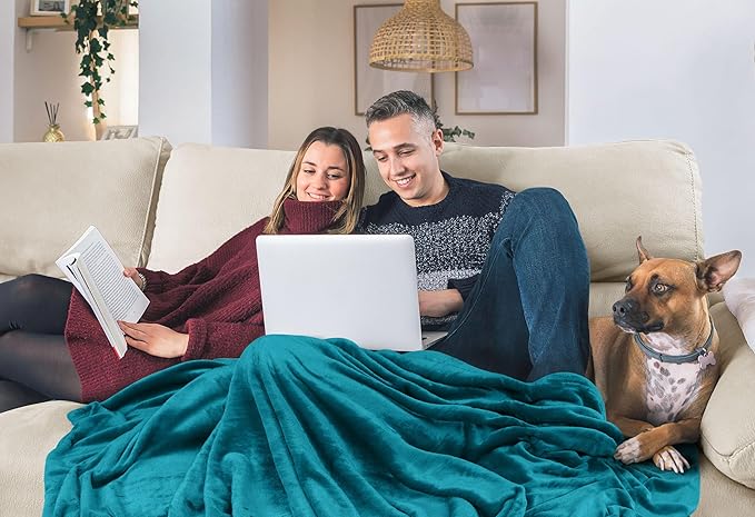 Utopia Bedding Fleece Blanket Twin Size Turquoise 300GSM Luxury Anti-Static Fuzzy Soft Microfiber Dorm Bed Blanket (90x66 Inch)