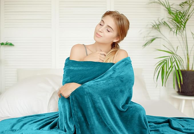 Utopia Bedding Fleece Blanket Twin Size Turquoise 300GSM Luxury Anti-Static Fuzzy Soft Microfiber Dorm Bed Blanket (90x66 Inch)