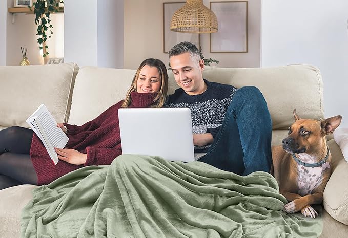 Utopia Bedding Fleece Blanket King Size Sage Green 300GSM Luxury Fuzzy Soft Anti-Static Microfiber Bed Blanket (90x102 Inch)