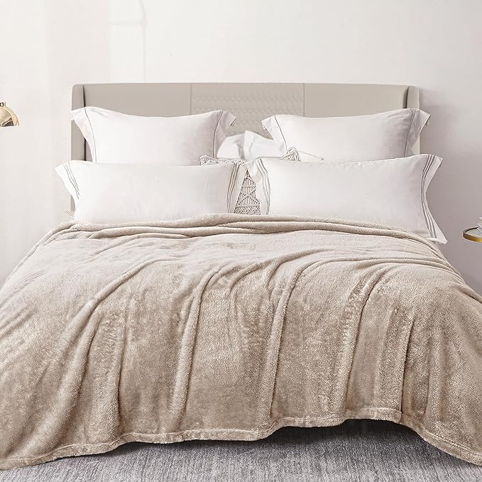 Exclusivo Mezcla Plush Fuzzy Fleece Bed Blanket Queen Size, Super Soft, Fluffy and Warm Blankets Suitable for All Seasons (Camel, 90x90 Inches)