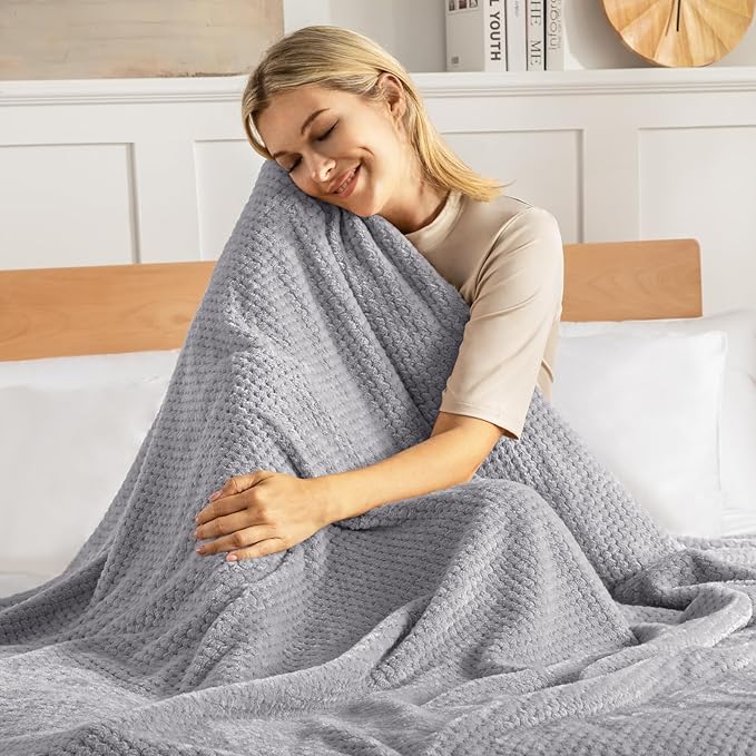 Exclusivo Mezcla Fleece Bed Blanket Queen Size, Super Soft and Warm Blankets for Couch, Sofa and Bed Waffle Textured, Cozy, Fuzzy and Lightweight (Light Grey, 90x90 Inches)