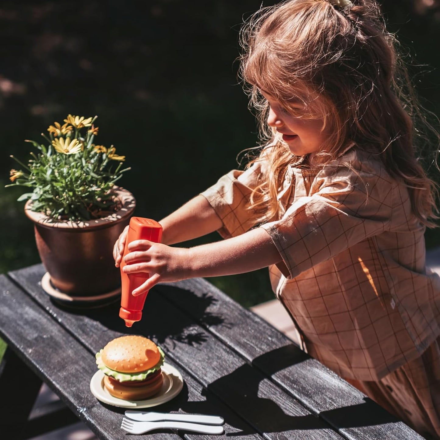 19 Playset, 2+ Dantoy: BIO Burger - Piece Play Food Plates & Utensils, Pretend Cooking, Realistic Kitchen Toys