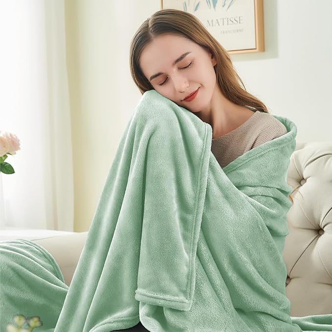 BEDELITE Throw Blanket for Couch and Bed - 300GSM Luxury Plush Cozy Fleece Blanket 50x60 Inches Mint Green, Soft Lightweight Blanket for Travel Camping
