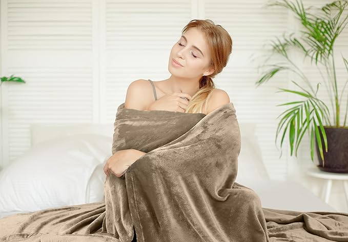 Utopia Bedding Fleece Blanket Twin Size Camel 300GSM Luxury Anti-Static Fuzzy Soft Microfiber Bed Blanket (60x80 Inch)