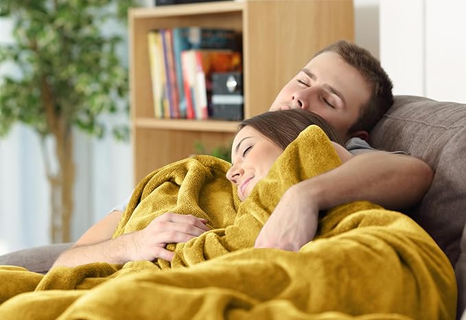 Utopia Bedding Fleece Blanket Twin Size Gold 300GSM Luxury Anti-Static Fuzzy Soft Microfiber Bed Blanket (60x80 Inch)