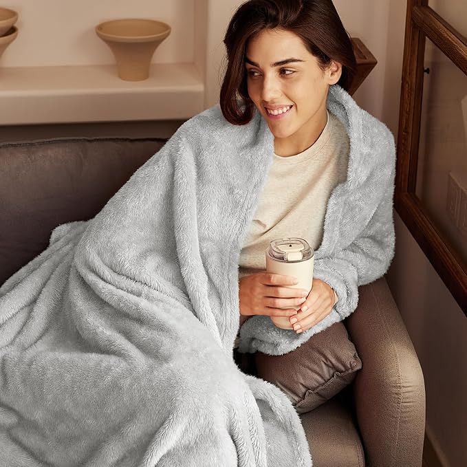 Exclusivo Mezcla Plush Fuzzy Fleece Throw Blanket Extra Large, Super Soft, Fluffy and Warm Blankets for Couch, Bed, Suitable for All Seasons (50x70 Inches, Light Grey)