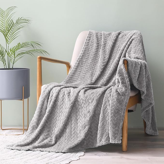 Exclusivo Mezcla Fleece Throw Blanket for Couch, 50x70 Inches Soft Cozy Jacquard Flannel Blankets, Lightweight Fuzzy Plush Warm Throws for Winter, Light Grey