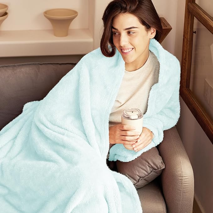 Exclusivo Mezcla Plush Fuzzy Fleece Throw Blanket Extra Large, Super Soft, Fluffy and Warm Blankets for Couch, Bed, Suitable for All Seasons (50x70 Inches, Mint Green)
