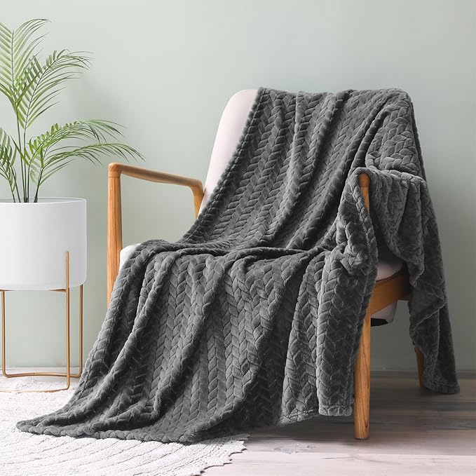 Exclusivo Mezcla Dark Grey Fleece Throw Blanket for Couch and Bed, 50x70 Inches Soft Cozy 3D Decorative Jacquard Flannel Blankets, Lightweight Fuzzy Plush Warm Throws for All Seasons