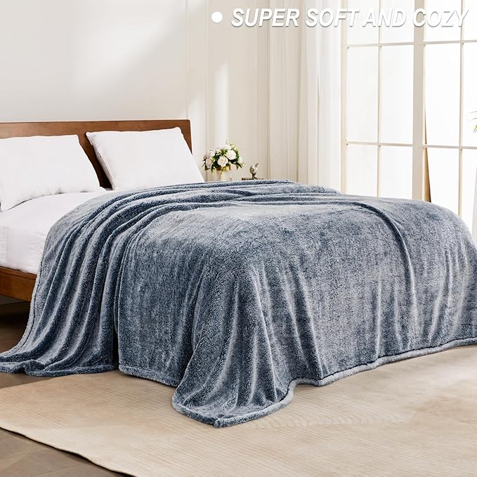 Exclusivo Mezcla Plush Fuzzy Fleece Throw Blanket Extra Large, Super Soft, Fluffy and Warm Blankets for Couch, Bed, Suitable for All Seasons (50x70 Inches, Mixed Navy Blue)