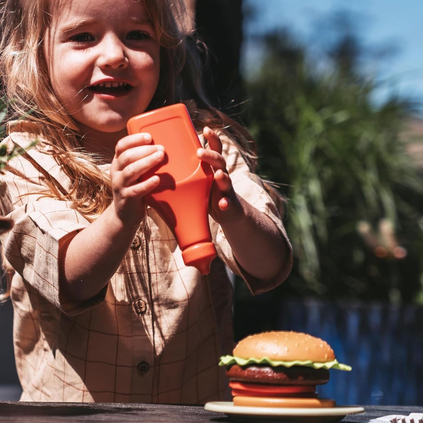 19 Playset, 2+ Dantoy: BIO Burger - Piece Play Food Plates & Utensils, Pretend Cooking, Realistic Kitchen Toys