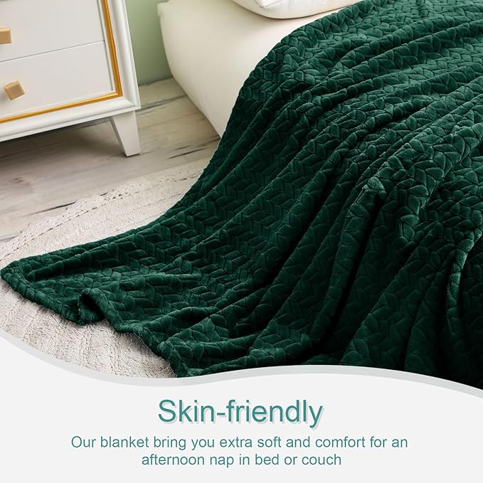Exclusivo Mezcla Fleece Throw Blanket for Couch, 50x70 Inches Soft Cozy Jacquard Flannel Blankets, Lightweight Fuzzy Plush Warm Throws for Winter, Forest Green