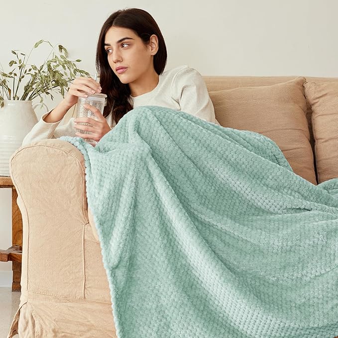 Exclusivo Mezcla Fleece Bed Blanket Twin Size, Super Soft and Warm Blankets for Couch, Sofa and Bed Waffle Textured, Cozy, Fuzzy and Lightweight (Mint Green, 60x80 inches)