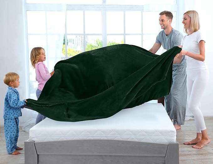 Utopia Bedding Fleece Blanket Twin Size Forest Green 300GSM Luxury Anti-Static Fuzzy Soft Microfiber Bed Blanket (60x80 Inch)