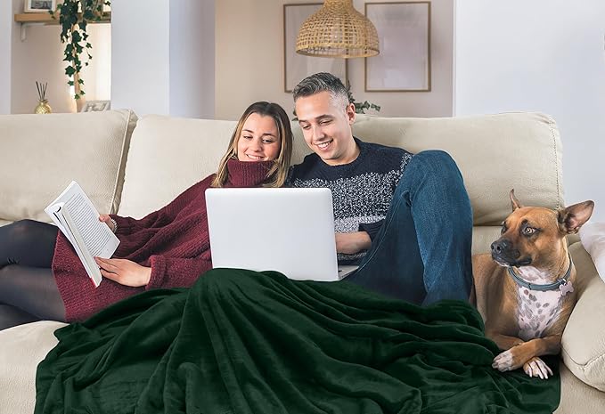 Utopia Bedding Fleece Blanket Twin Size Forest Green 300GSM Luxury Anti-Static Fuzzy Soft Microfiber Bed Blanket (60x80 Inch)