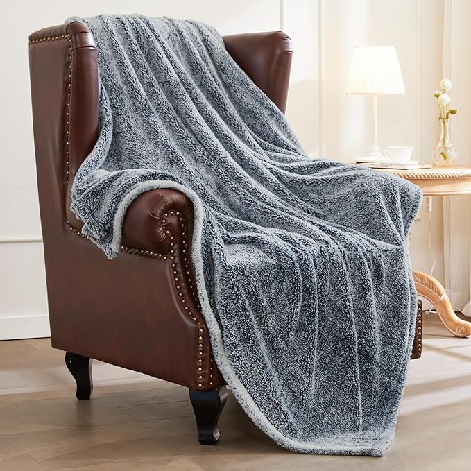 Exclusivo Mezcla Plush Fuzzy Fleece Throw Blanket Extra Large, Super Soft, Fluffy and Warm Blankets for Couch, Bed, Suitable for All Seasons (50x70 Inches, Mixed Navy Blue)