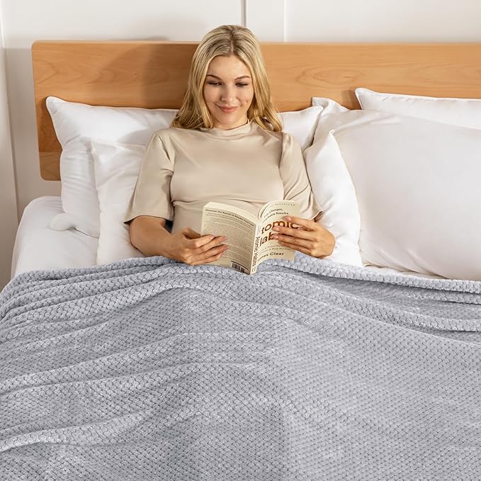 Exclusivo Mezcla Fleece Bed Blanket Queen Size, Super Soft and Warm Blankets for Couch, Sofa and Bed Waffle Textured, Cozy, Fuzzy and Lightweight (Light Grey, 90x90 Inches)