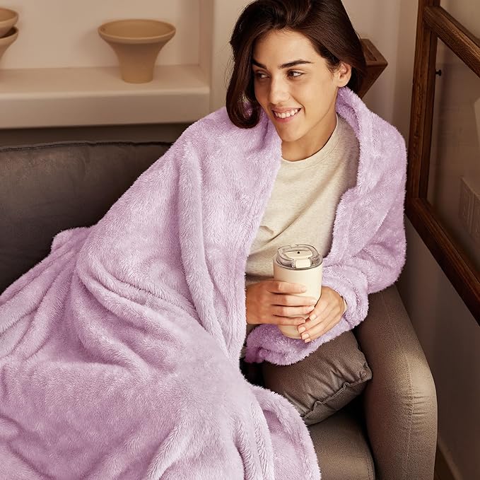 Exclusivo Mezcla Plush Fuzzy Fleece Throw Blanket Extra Large, Super Soft, Fluffy and Warm Blankets for Couch, Bed, Suitable for All Seasons (50x70 Inches, Light Purple)