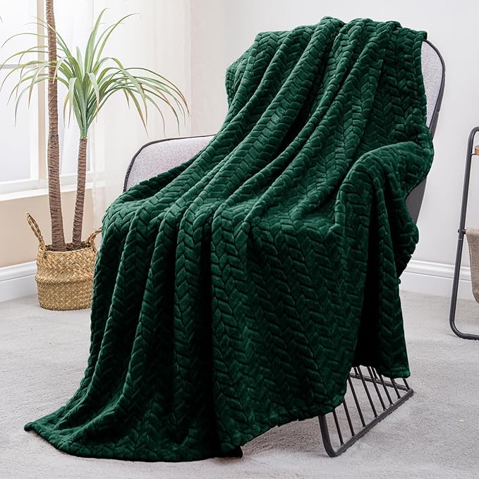 Exclusivo Mezcla Fleece Throw Blanket for Couch, 50x70 Inches Soft Cozy Jacquard Flannel Blankets, Lightweight Fuzzy Plush Warm Throws for Winter, Forest Green