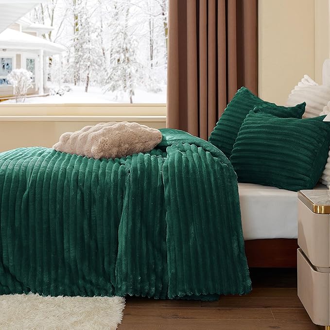 BEDELITE Fleece King Comforter Set -Super Soft & Warm Fluffy Dark Green Bedding, Luxury Fuzzy Heavy Bed Set for Winter with 2 Pillow Cases