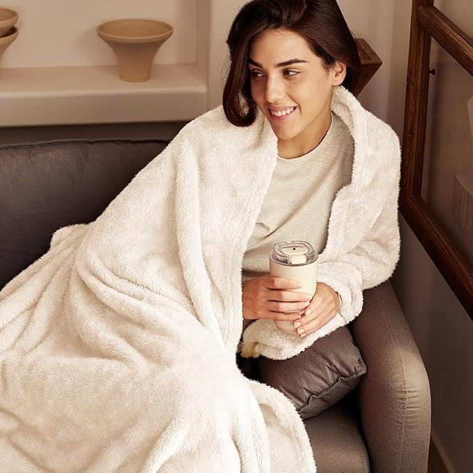 Exclusivo Mezcla Plush Fuzzy Fleece Bed Blanket Queen Size, Super Soft, Fluffy and Warm Blankets Suitable for All Seasons (Ivory, 90x90 Inches)