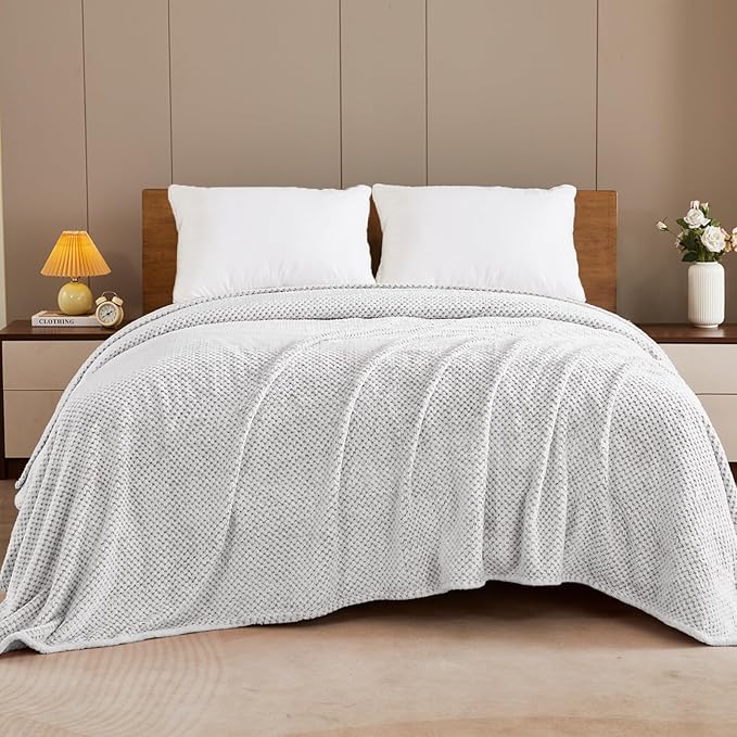 Exclusivo Mezcla Fleece Bed Blanket King Size, Super Soft and Warm Blankets for Couch, Sofa and Bed Waffle Textured, Cozy, Fuzzy and Lightweight (Mixed Light Grey, 90x104 Inches)