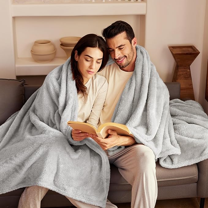 Exclusivo Mezcla Plush Fuzzy Fleece Throw Blanket Extra Large, Super Soft, Fluffy and Warm Blankets for Couch, Bed, Suitable for All Seasons (50x70 Inches, Light Grey)