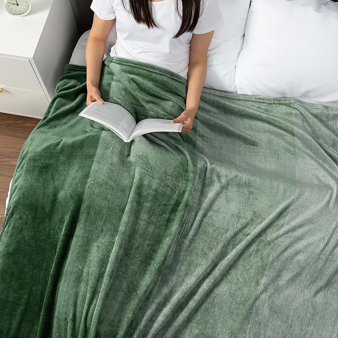 PAVILIA Green Ombre Fleece Throw Blanket for Couch, Soft Flannel Blanket for Sofa Bed Room, Plush Lightweight Emerald Forest Dark Green Gradient Blanket, Cozy Microfiber Decorative Gift Throw, 50x60