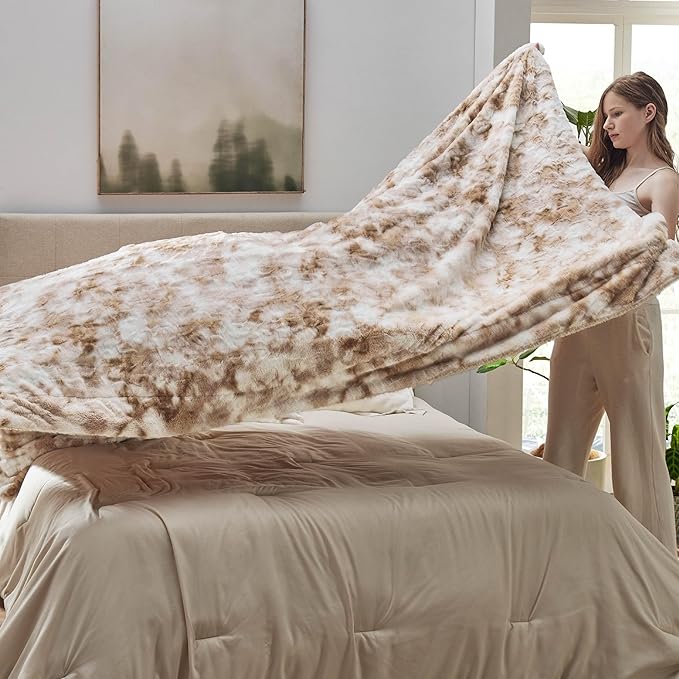 Bedsure GentleSoft Sherpa Fluffy Blanket King Size for Bed - Fleece Warm and Cozy for Women Gift, Plush & Fuzzy Faux Fur Christmas Blanket for Couch, Sofa Decor, Tie Dye Design, Beige, 108x90 Inches