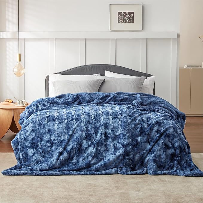 Bedsure GentleSoft Sherpa Fluffy Blanket King Size for Bed - Fleece Warm and Cozy for Women Gift, Plush & Fuzzy Faux Fur Christmas Blanket for Couch, Sofa Decor, Tie Dye Design, Indigo, 108x90 Inches