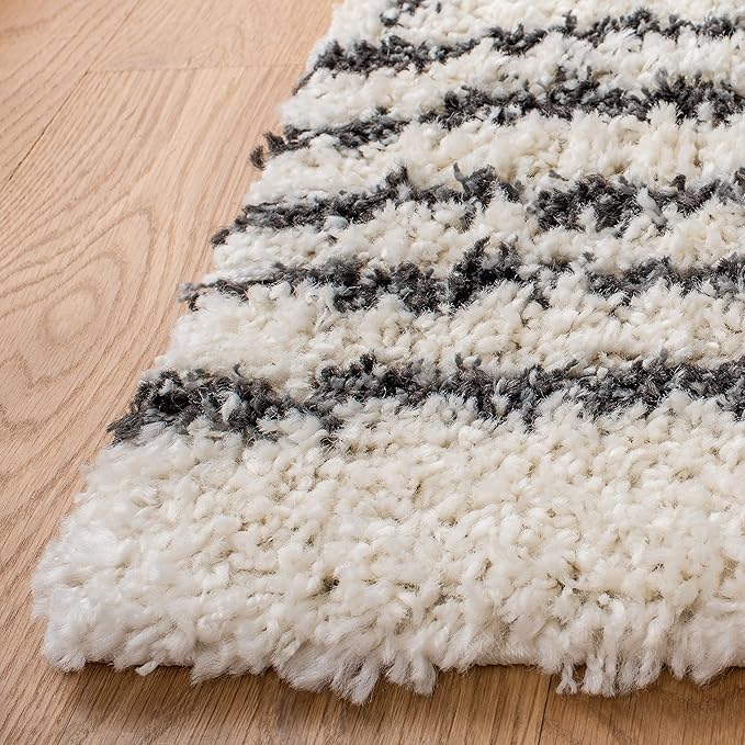 SAFAVIEH Arizona Shag Collection Accent Rug - 4' x 6', Ivory & Black, Moroccan Design, Non-Shedding & Easy Care, 1.6-inch Thick Ideal for High Traffic Areas in Entryway, Living Room, Bedroom (ASG741Z)