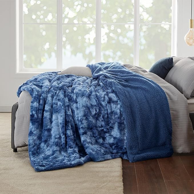 Bedsure GentleSoft Sherpa Fluffy Blanket King Size for Bed - Fleece Warm and Cozy for Women Gift, Plush & Fuzzy Faux Fur Christmas Blanket for Couch, Sofa Decor, Tie Dye Design, Indigo, 108x90 Inches