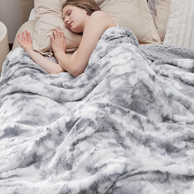 Bedsure GentleSoft Sherpa Fluffy Blanket King Size for Bed - Fleece Warm and Cozy for Women Gift, Plush & Fuzzy Faux Fur Christmas Blanket for Couch Decor, Tie Dye Design, Light Grey, 108x90 Inches