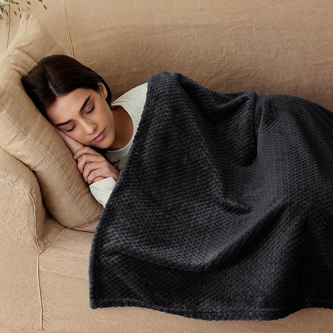 Exclusivo Mezcla Fleece Bed Blanket King Size, Super Soft and Warm Blankets for Couch, Sofa and Bed Waffle Textured, Cozy, Fuzzy and Lightweight (Black, 90x104 Inches)