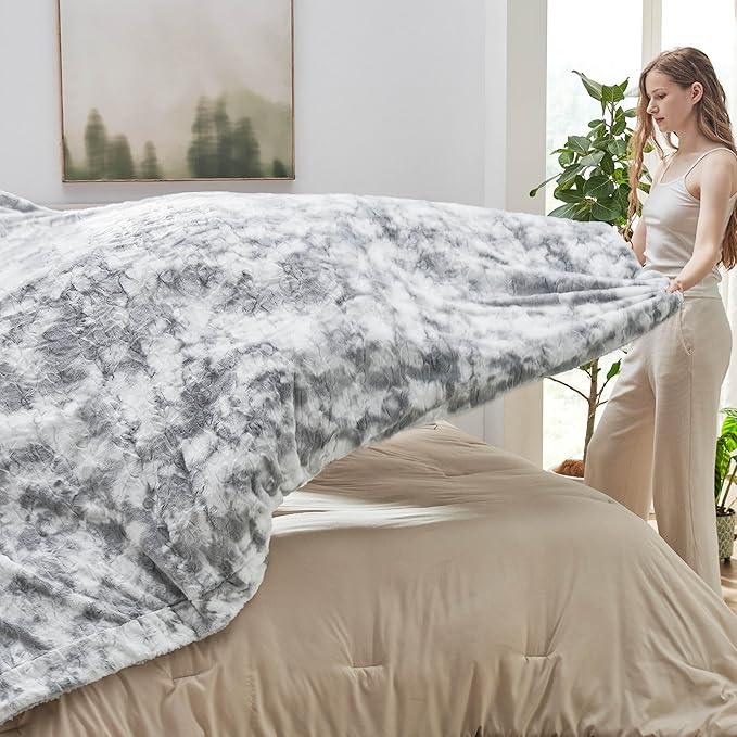 Bedsure GentleSoft Sherpa Fluffy Blanket Queen Size for Bed - Fleece Warm and Cozy for Women Gift, Plush & Fuzzy Faux Fur Christmas Blanket for Couch Decor, Tie Dye Design, Light Grey, 90x90 Inches