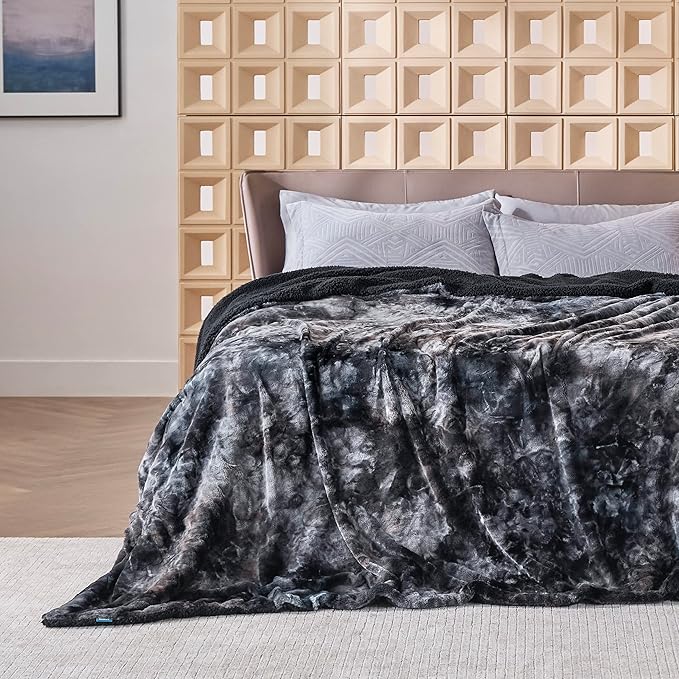 Bedsure GentleSoft Sherpa Fluffy Blanket King Size for Bed - Fleece Warm and Cozy for Women Gift, Plush & Fuzzy Faux Christmas Fur Blanket for Couch, Sofa Decor, Tie Dye Design, Black, 108x90 Inches