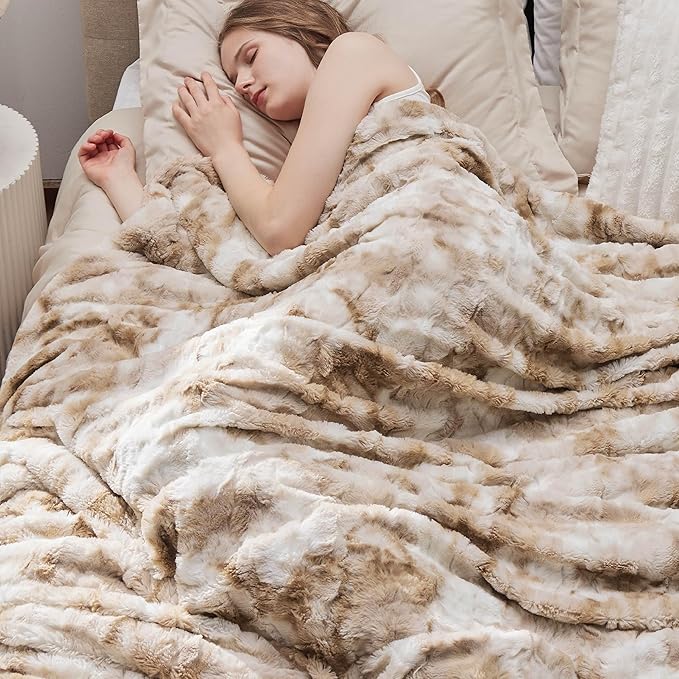 Bedsure GentleSoft Sherpa Fluffy Blanket King Size for Bed - Fleece Warm and Cozy for Women Gift, Plush & Fuzzy Faux Fur Christmas Blanket for Couch, Sofa Decor, Tie Dye Design, Beige, 108x90 Inches