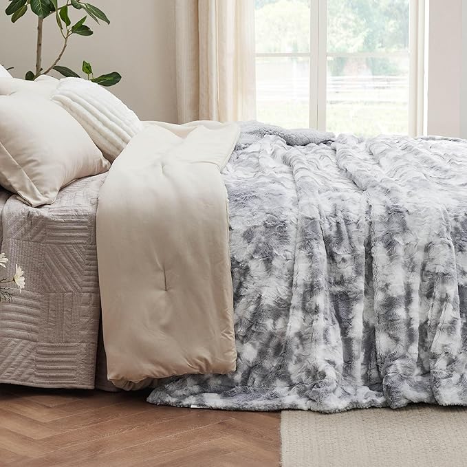 Bedsure GentleSoft Sherpa Fluffy Blanket Queen Size for Bed - Fleece Warm and Cozy for Women Gift, Plush & Fuzzy Faux Fur Christmas Blanket for Couch Decor, Tie Dye Design, Light Grey, 90x90 Inches