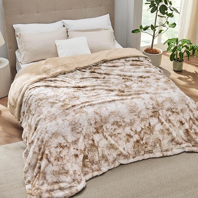 Bedsure GentleSoft Sherpa Fluffy Blanket King Size for Bed - Fleece Warm and Cozy for Women Gift, Plush & Fuzzy Faux Fur Christmas Blanket for Couch, Sofa Decor, Tie Dye Design, Beige, 108x90 Inches