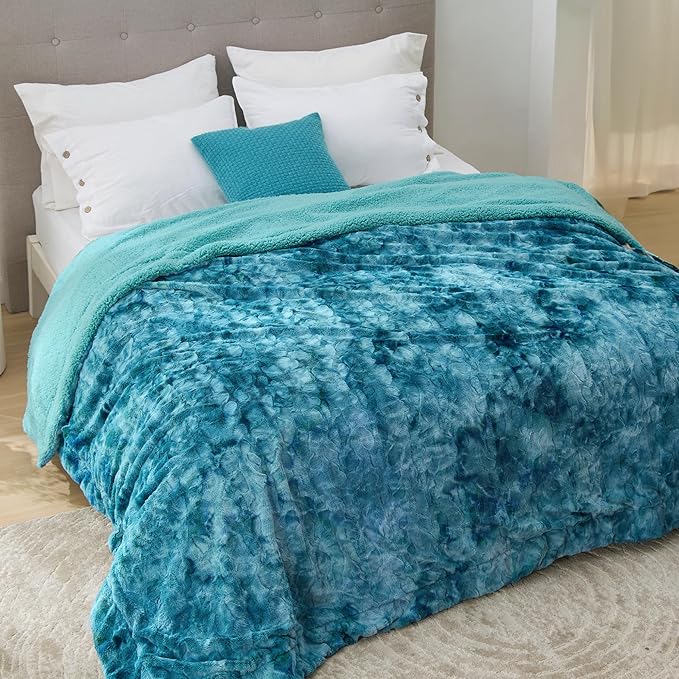 Bedsure GentleSoft Sherpa Fluffy Blanket King Size for Bed - Fleece Warm and Cozy for Women Gift, Plush & Fuzzy Faux Christmas Fur Blanket for Couch, Sofa Decor, Tie Dye Design, Teal, 108x90 Inches